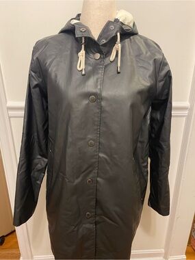 Pendleton Waterproof Hooded Raincoat – Black | Size Small